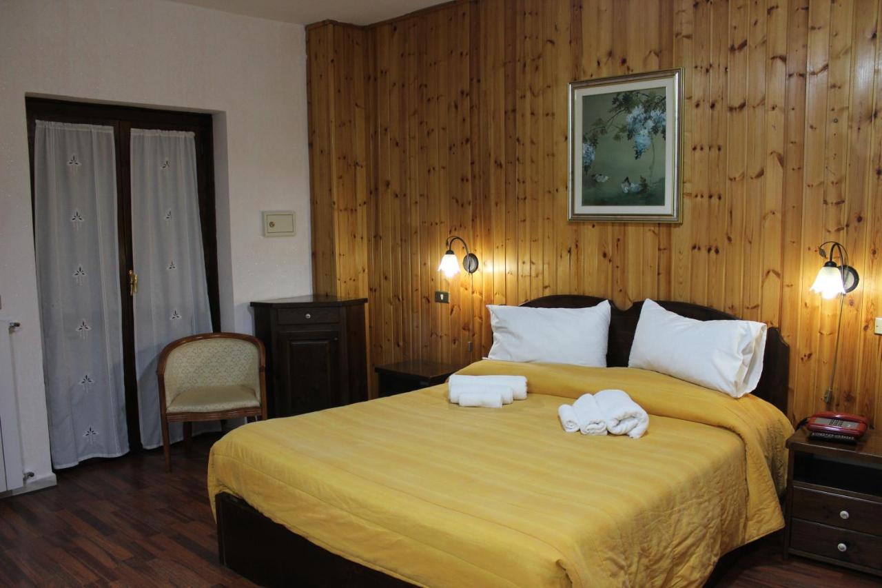 Hotel Lo Scoiattolo Cotronei Esterno foto